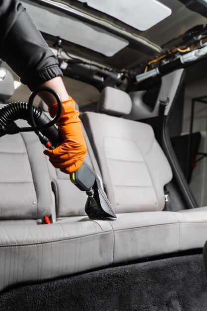 Cómo limpiar el interior de tu coche como un profesional