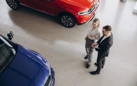 Diferencias entre vender tu coche a un concesionario o a un particular