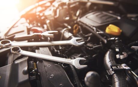 Por qué el motor de tu coche pierde potencia y cómo solucionarlo