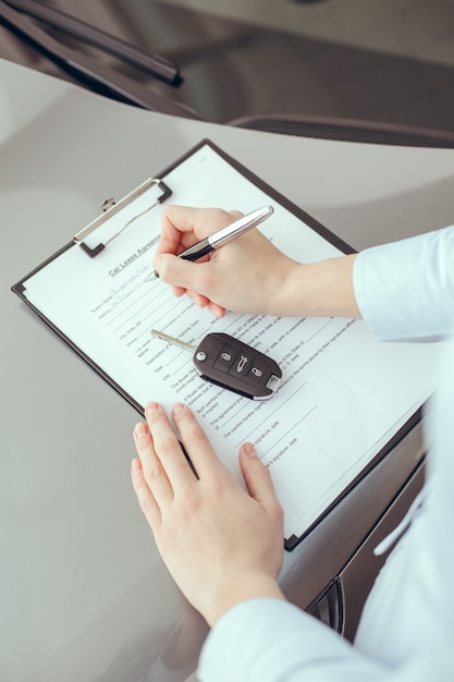 Cómo hacer el cambio de nombre de un coche en España